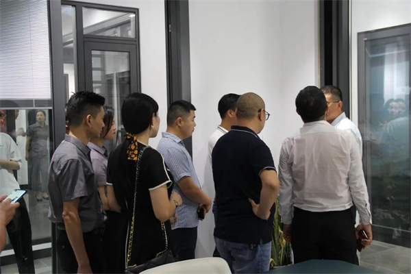 慧宁门窗丨佛山市门窗业协会副会长兼秘书长户诚一行莅临参观交流