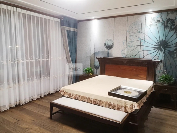 如鱼得水窗帘精品：窗帘+背景墙打造温馨艺术家