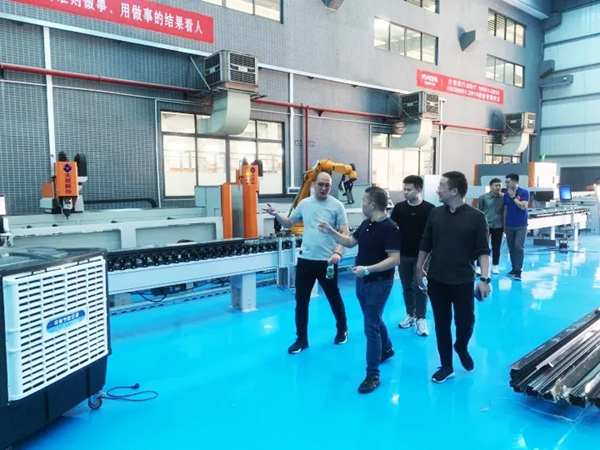 红星美凯龙高层到富奥斯门窗所属公司参观考察，稳”字当头，促就持续发展