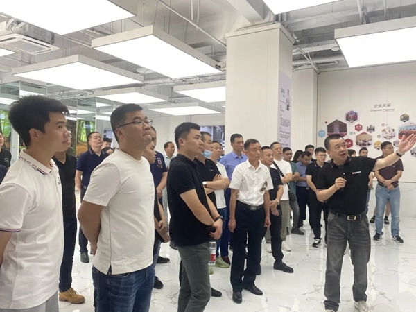 鹰牌陶瓷区域核心经销商齐聚天安新材安徽生产基地开启墙地专家新发展 鹰牌陶瓷区域核心经销商齐聚天安新材安徽生产基地开启墙地专家新发展