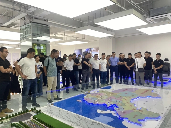 鹰牌陶瓷区域核心经销商齐聚天安新材安徽生产基地开启墙地专家新发展 鹰牌陶瓷区域核心经销商齐聚天安新材安徽生产基地开启墙地专家新发展