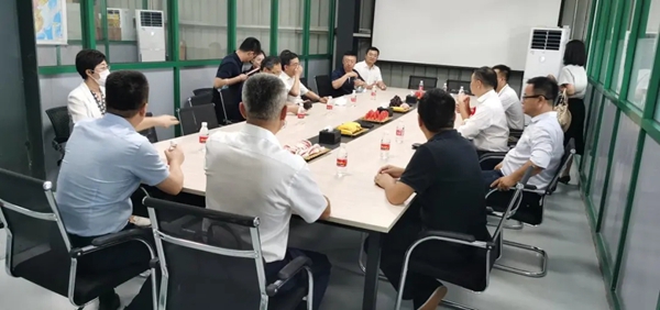 哈尔滨政府领导一行莅临澳普利发全系统门窗参观指导