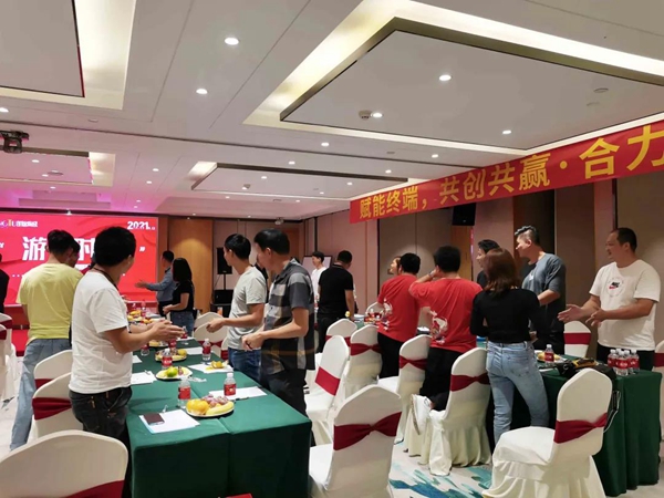 “朗于心·途共赢”朗途瓷砖2021年事业合伙人联动会昆明站，圆满收官！