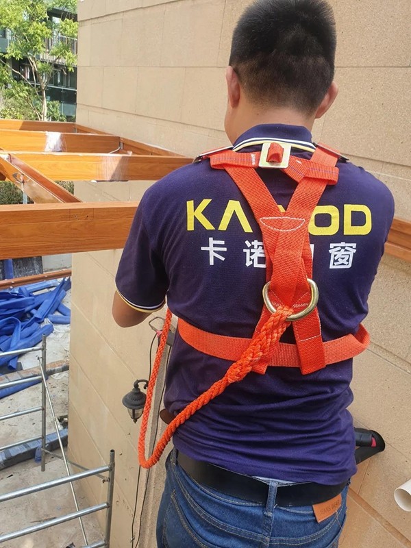 上海独栋别墅全屋门窗定制，超大面积阳光房，见证卡诺门窗不凡技艺！