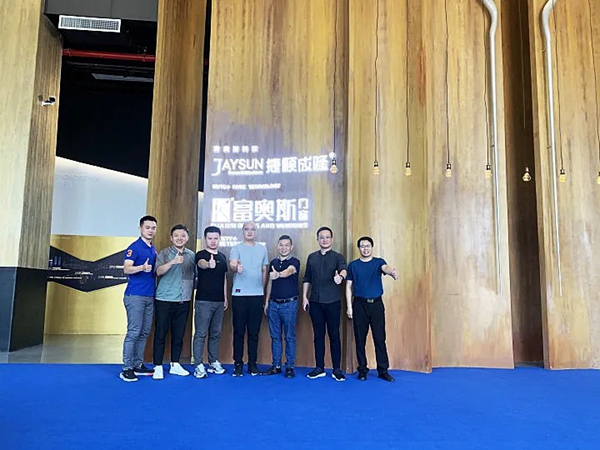 红星美凯龙高层到富奥斯门窗所属公司参观考察，稳”字当头，促就持续发展