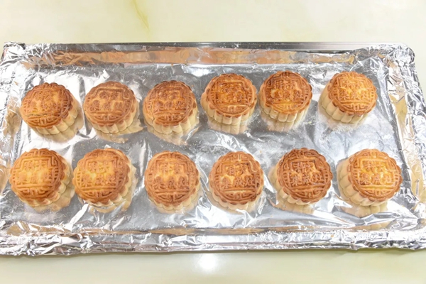 中秋节将至，用科大集成灶轻松自制金沙奶黄蛋黄月饼~