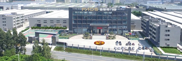 富奥斯门窗开启广告霸屏模式！继续跑出“高铁速度”！