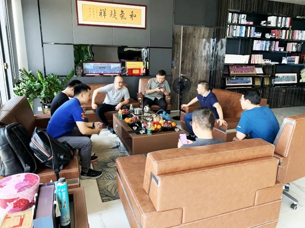 红星美凯龙高层到富奥斯门窗所属公司参观考察，稳”字当头，促就持续发展