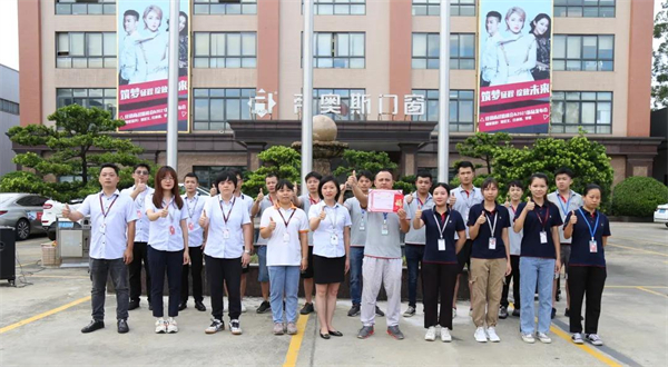 帝奥斯系统门窗第三季度升旗仪式暨员工表彰大会顺利举办 帝奥斯系统门窗第三季度升旗仪式暨员工表彰大会顺利举办