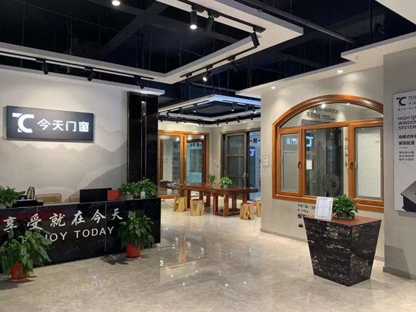 今天门窗武汉专卖店高雅气派，服务万千家庭！