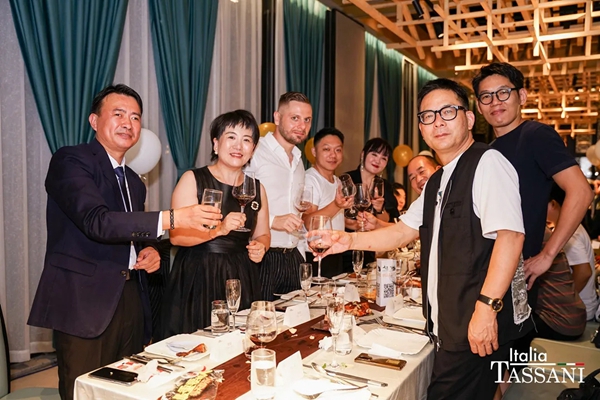 塔萨尼艺术涂料：入华“七迹”周年庆典浪漫演绎
