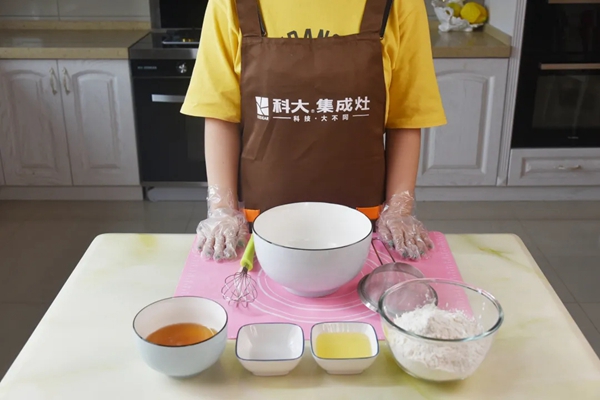 中秋节将至，用科大集成灶轻松自制金沙奶黄蛋黄月饼~