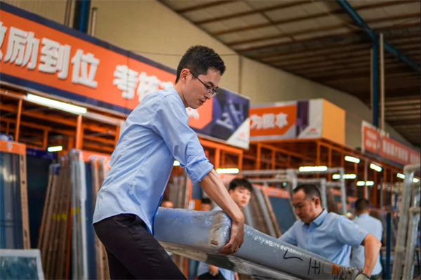 裕安门窗丨喜迎国庆 全力以赴力争保质保量