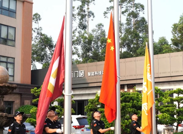 帝奥斯门窗举办国庆升旗仪式