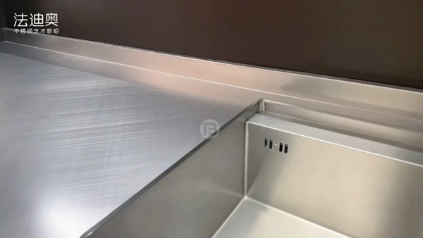法迪奥不锈钢艺术家居|大户人家喜欢的豪华橱柜原来是这样的