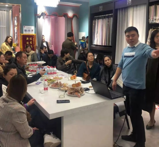 别的窗帘店都赶着成交订单，Ta说要先请客户喝杯咖啡？