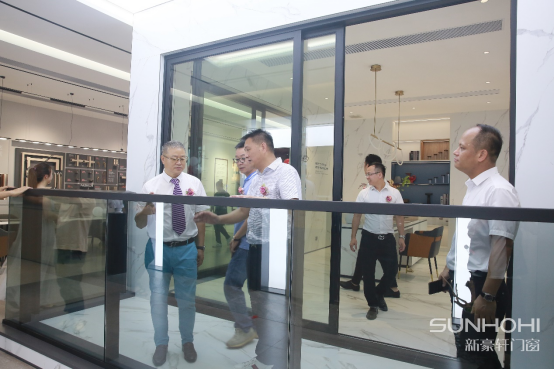 新豪轩门窗华南直营1号店盛装启航,擎领门窗行业模式创新