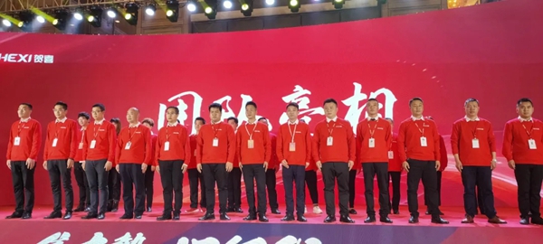 【贺喜集成灶商学院】导购获得客户信任，离成交就不远了！