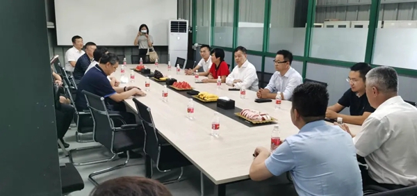 哈尔滨政府领导一行莅临澳普利发全系统门窗参观指导