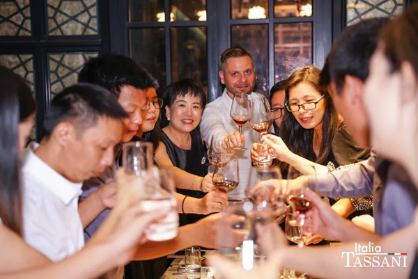 塔萨尼艺术涂料：入华“七迹”周年庆典浪漫演绎