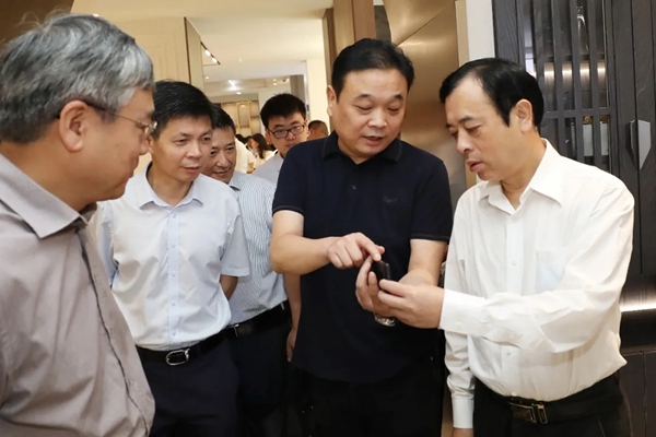 安徽省审计厅厅长罗建国率队到荣事达进行调研！