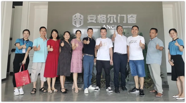 安格尔门窗高品质受东莞业主团代表点赞!