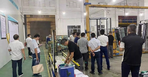 九牧集团刘振华、蔡佳院长一行莅临欧迪克门窗参观交流
