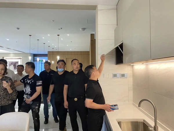 鹰牌陶瓷区域核心经销商齐聚天安新材安徽生产基地开启墙地专家新发展 鹰牌陶瓷区域核心经销商齐聚天安新材安徽生产基地开启墙地专家新发展