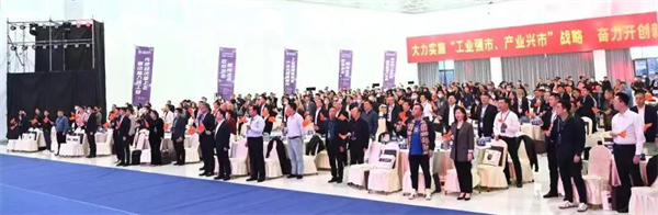 千川木门董事长骆柏韬获2021年中国木门窗行业优秀青年企业家