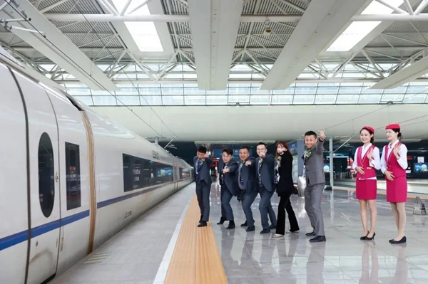 乐臣木门号冠名高铁列车首发，梦想起航