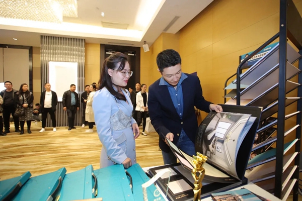 李宗翰倾情代言蒙太奇高端艺术壁材，引领艺术涂料新时代