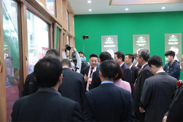 米兰之窗丨中国(潍坊)家居门窗博览会开幕 欢迎重要领导亲临参观指导