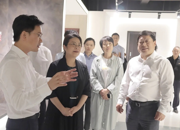 浙江省政协副主席吴晶一行莅临金凯德调研考察