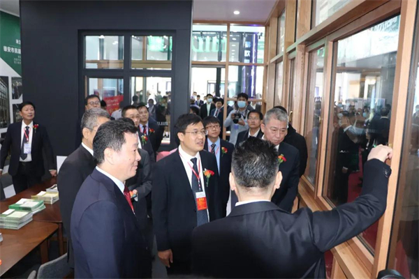 米兰之窗丨中国(潍坊)家居门窗博览会开幕 欢迎重要领导亲临参观指导