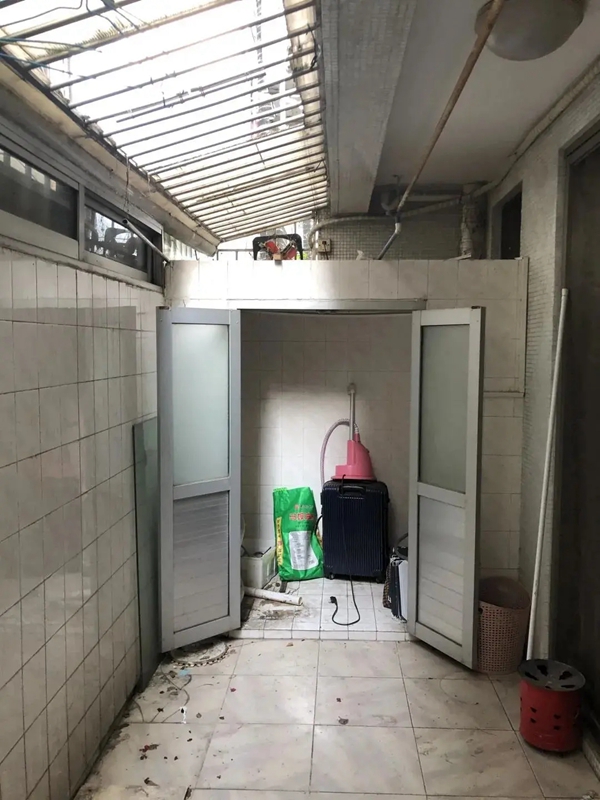 尚品宅配|阳台改卫生间，还装个玻璃洗衣房？！这75㎡老破小学区房真让人惊掉下巴！