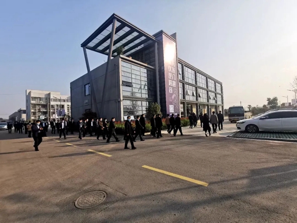重大项目集中开工动员宿州市委、区委领导莅临天东门窗宿州生产基地检查指导工作