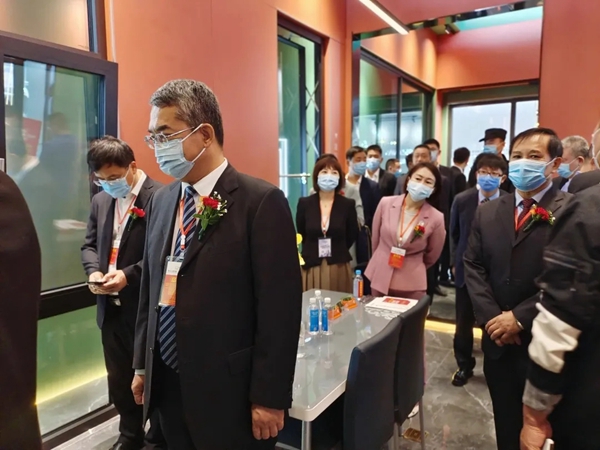 沃伦系统门窗荣获第十三届窗博会两项大奖！