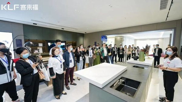 客来福全屋定制经销商参观华东基地智能化工厂 客来福全屋定制经销商参观华东基地智能化工厂