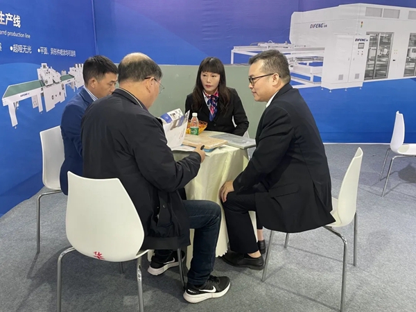 迪峰机械2021成都第三届中国木工机械之都家具生产供应链室内展圆满收官 迪峰机械2021成都第三届中国木工机械之都家具生产供应链室内展圆满收官