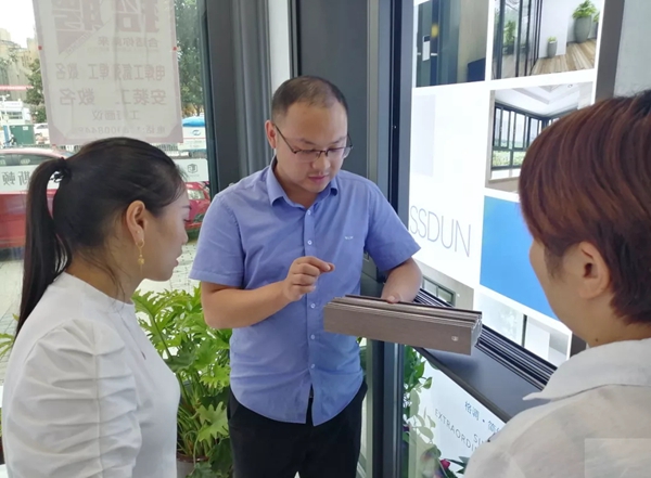 罗斯顿智能门窗一对一终端帮扶，带你走进荣县旗舰店