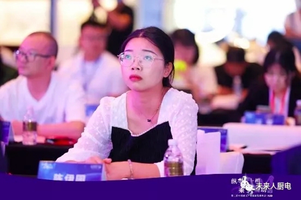 未来人集成灶载誉2021中国厨卫创新发展峰会!