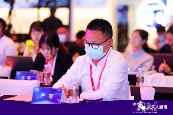 未来人集成灶载誉2021中国厨卫创新发展峰会!