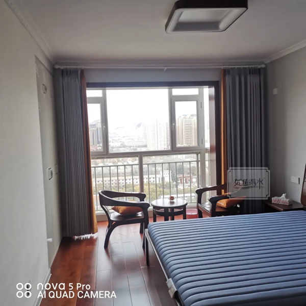 如鱼得水窗帘精品|卧室带阳台，是装推拉门还是挂窗帘？