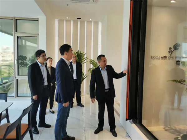 富轩全屋门窗迎来佛山江西商会会长莅临参观 富轩全屋门窗迎来佛山江西商会会长莅临参观