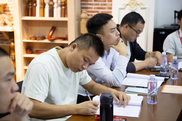 东威利 |城堡定制学堂开课啦！