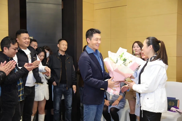 李宗翰倾情代言蒙太奇高端艺术壁材，引领艺术涂料新时代