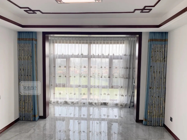 如鱼得水窗帘精品|如果阳台不装门，窗帘应该装在哪？
