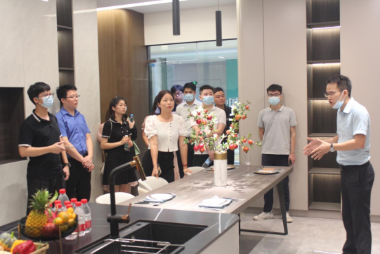 加入伊仕利家居，用实用、温度、设计打动消费者