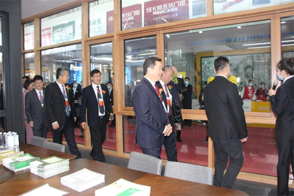 米兰之窗丨中国(潍坊)家居门窗博览会开幕 欢迎重要领导亲临参观指导