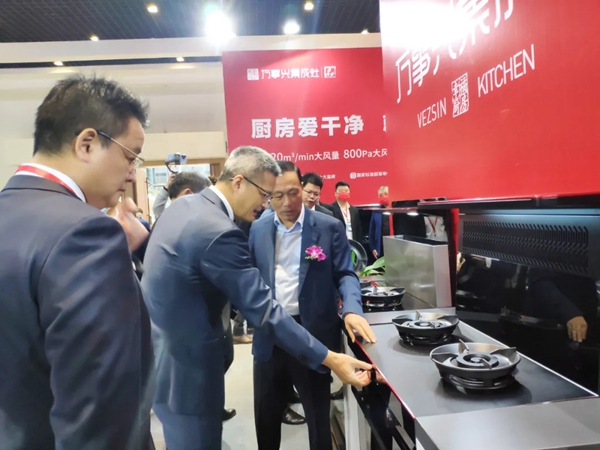 万事兴集成灶|嵊州厨电展火力全开，C位出圈！